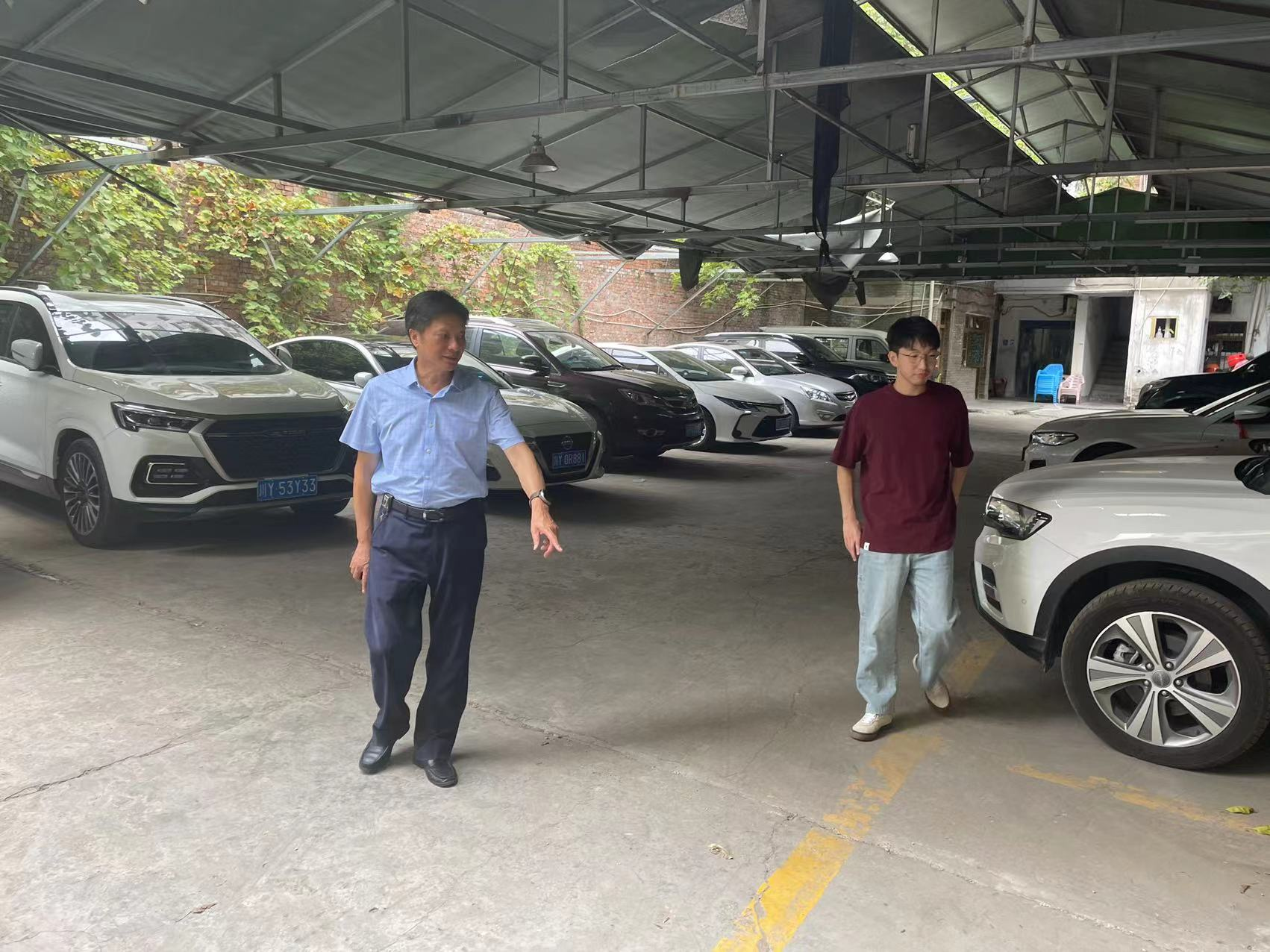 集團黨委書記、董事長許大政深入 “包?！鄙鐓^(qū)開展創(chuàng)文督導(dǎo)工作